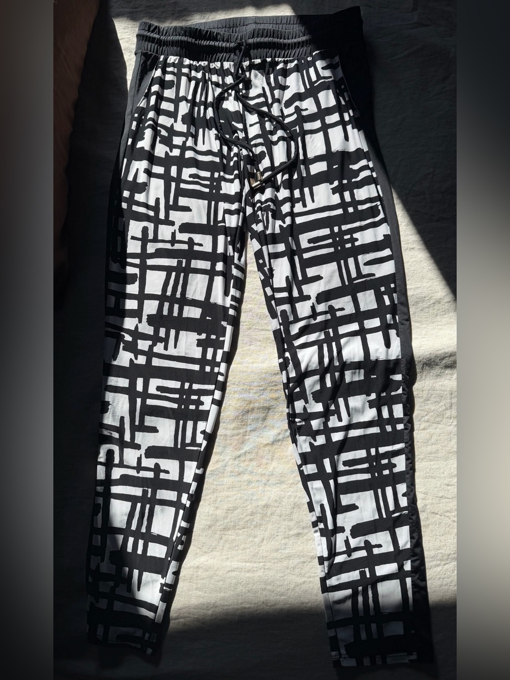 INC International Concepts Black & White Graphic Leggings
